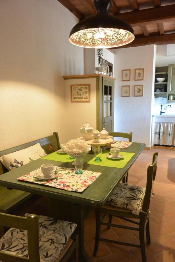 Agriturismo Podere Il Sorbo 캄파냐티코 외부 사진