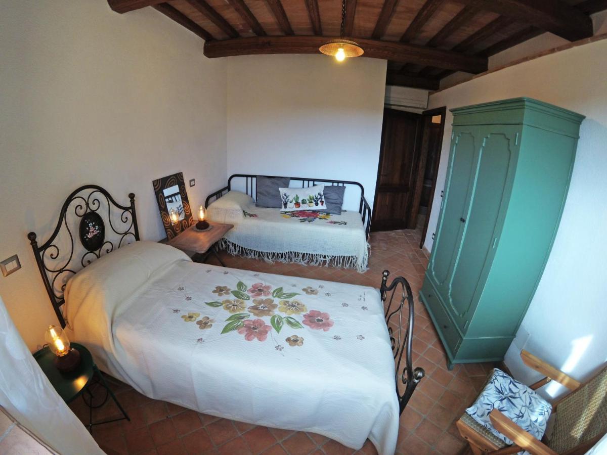 Agriturismo Podere Il Sorbo 캄파냐티코 외부 사진